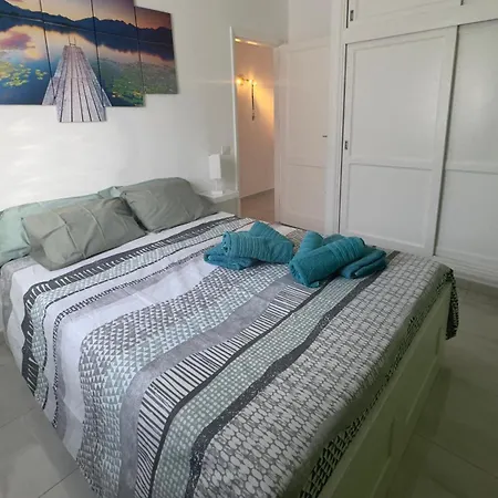 Apartment Corallo-50m From The Artdesign Puerto del Carmen (Lanzarote)